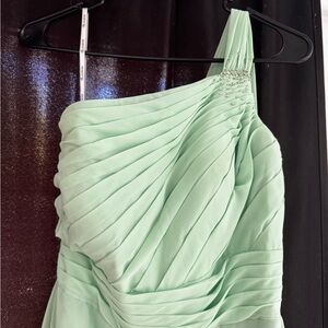 Elegant Mint Green One-Shoulder Dress